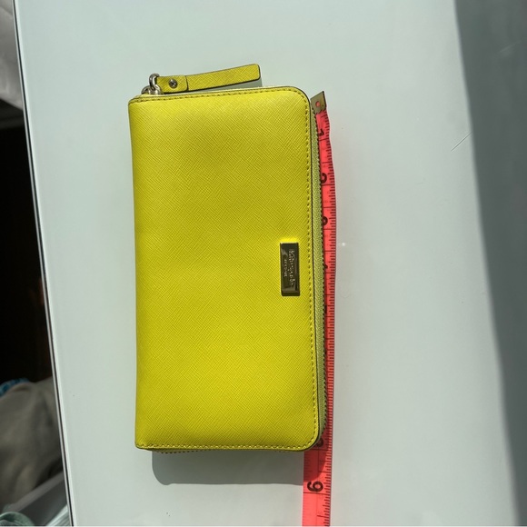 ♠️ Kate Spade leather continental wallet w/ zippered coin fluorescent yellow - Picture 8 of 12
